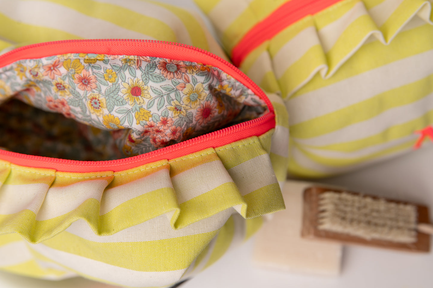 Neceser Rayas Anchas Volantes Mdm 11006 Amarillo