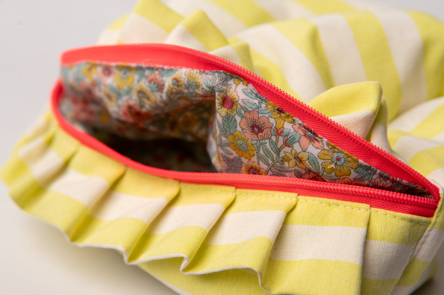 Neceser Rayas Anchas Volantes Mdm 11006 Amarillo